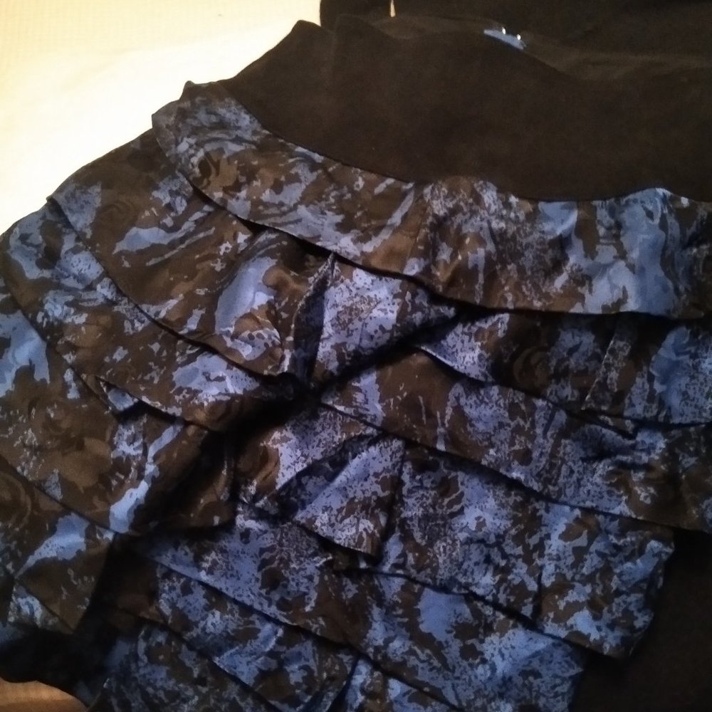 Robert Rodriguez skirt, 6 black and blue, velvet
